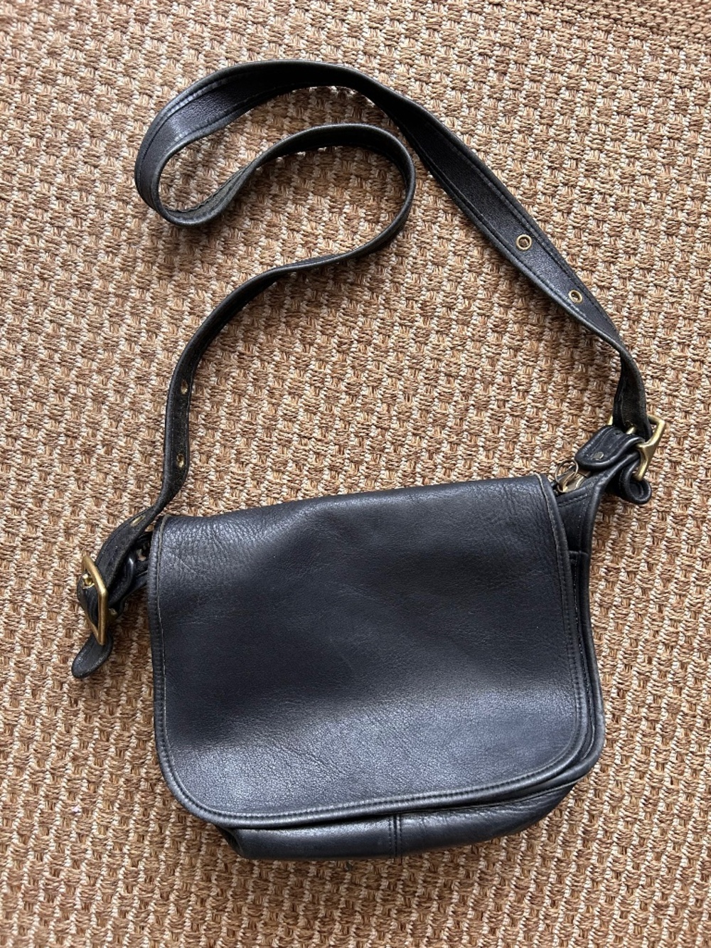 Coach B6D 9951 black leather adjustable strap flap shoulder crossbody bag